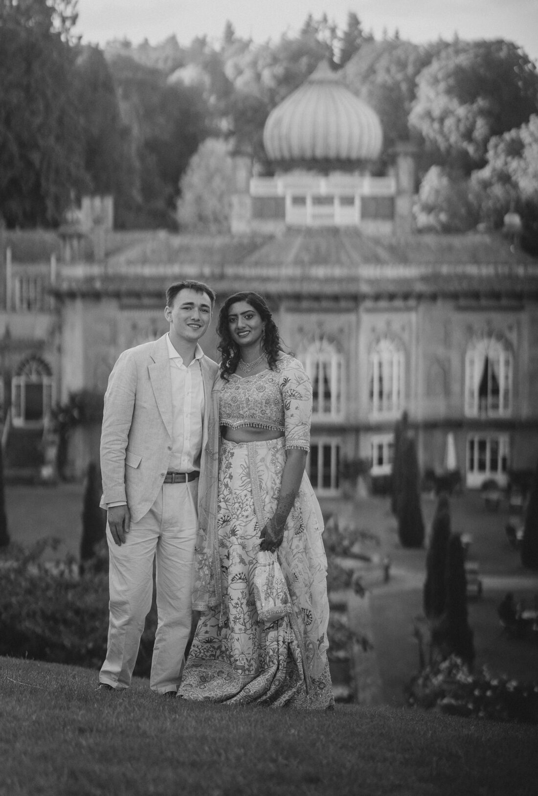 just married couple with sezincote house in the background